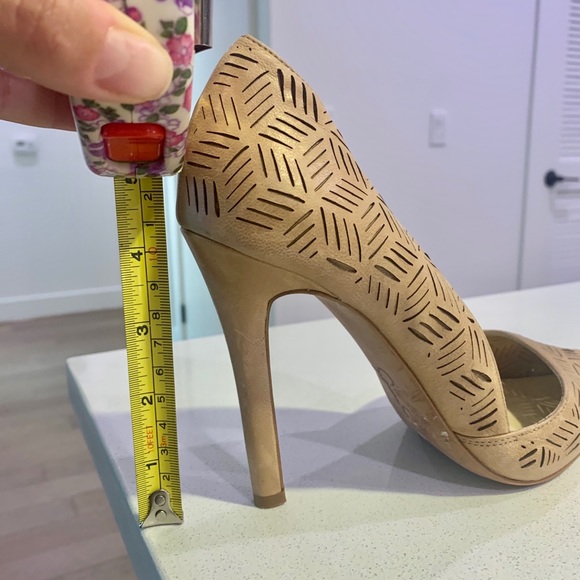 *WORN ONCE* Jessica Simpson Geometric Beige Heel - Picture 2 of 8